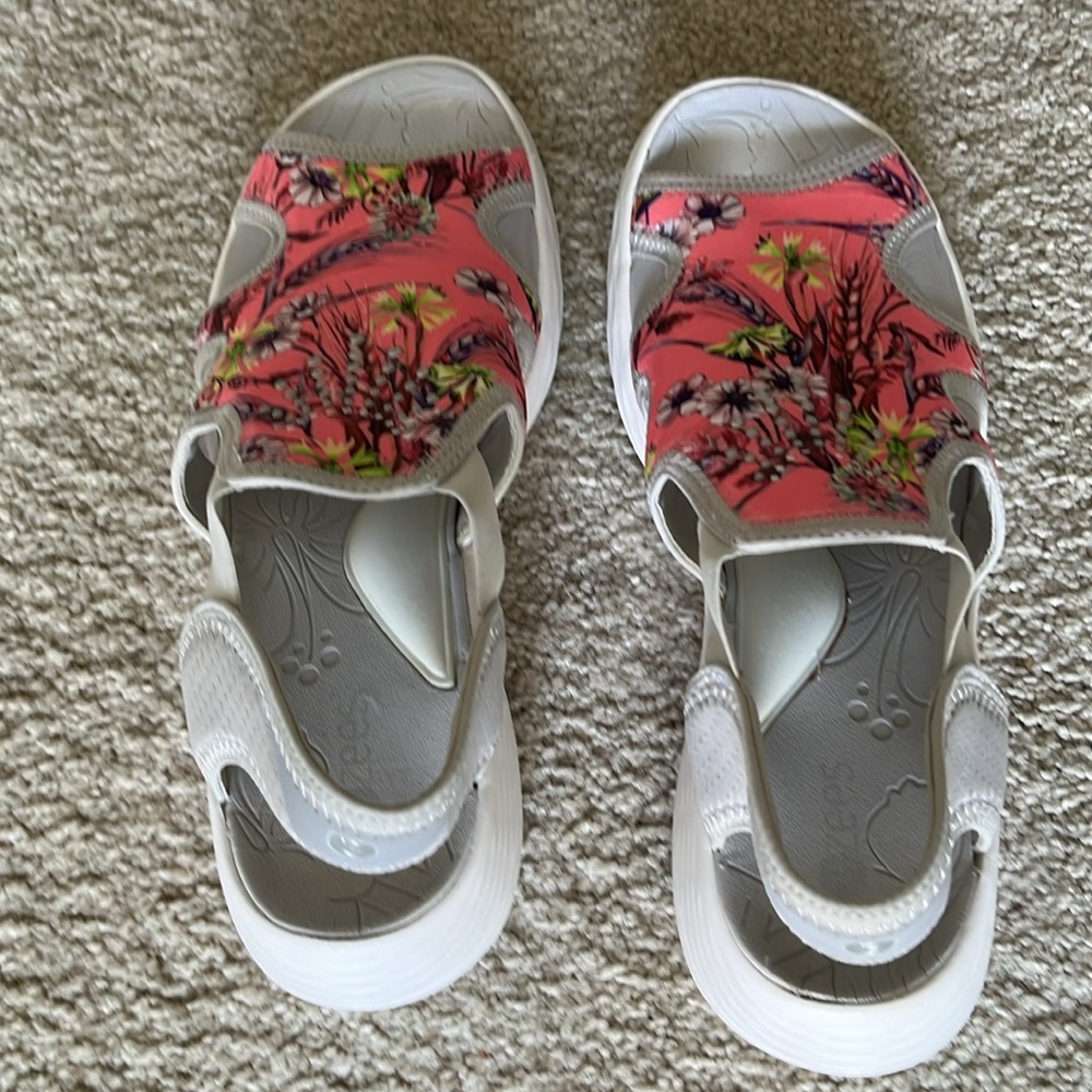 B Zees stretch sandals 10 M - Picture 4 of 5